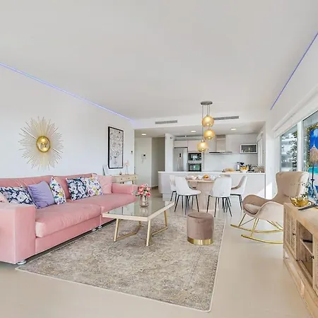 Stylish With Oceanview Apartment